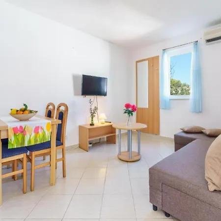 - Comfort One Bedroom D4 * لومباردا