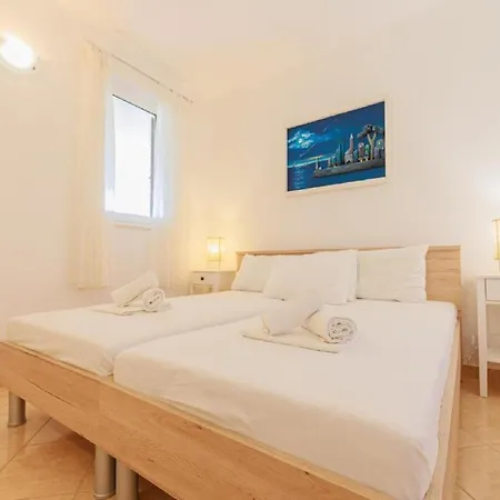 - Comfort One Bedroom D4 * لومباردا