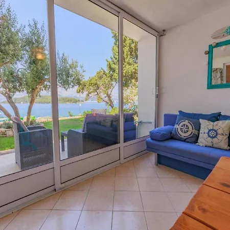 - Comfort One Bedroom D4 *
