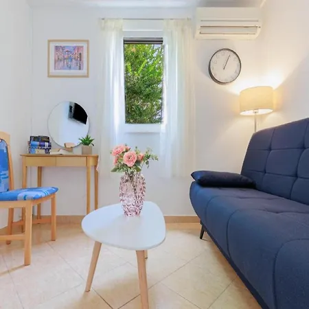 - Comfort One Bedroom D4 * لومباردا